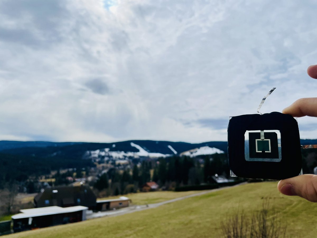 Greetings from the siliconFOREST Workshop (in Germanys Black Forest), where fantastic people present recent advanced in silicon and perovskite solar cells (and various combinations of both)

#TandemOnTour