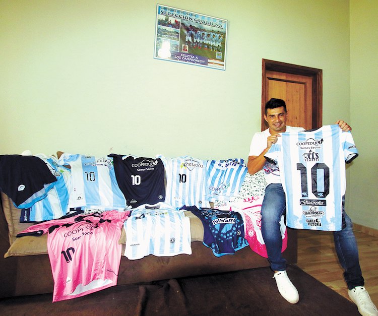 Hugo Recalde ⑱🇵🇾 (@hugorecalde18) on Twitter photo El interminable Lito Duarte volverá a jugar por otro año en <a href="/GuairenaClub/">GUAIREÑA FÚTBOL CLUB</a> en la <a href="/IntermediaAPF/">Intermedia APF</a> 2024
<a href="/laprorrogafc/">La Prórroga FC</a>
#LaProrroga El interminable Lito Duarte volverá a jugar por otro año en <a href="/GuairenaClub/">GUAIREÑA FÚTBOL CLUB</a> en la <a href="/IntermediaAPF/">Intermedia APF</a> 2024
<a href="/laprorrogafc/">La Prórroga FC</a>
#LaProrroga