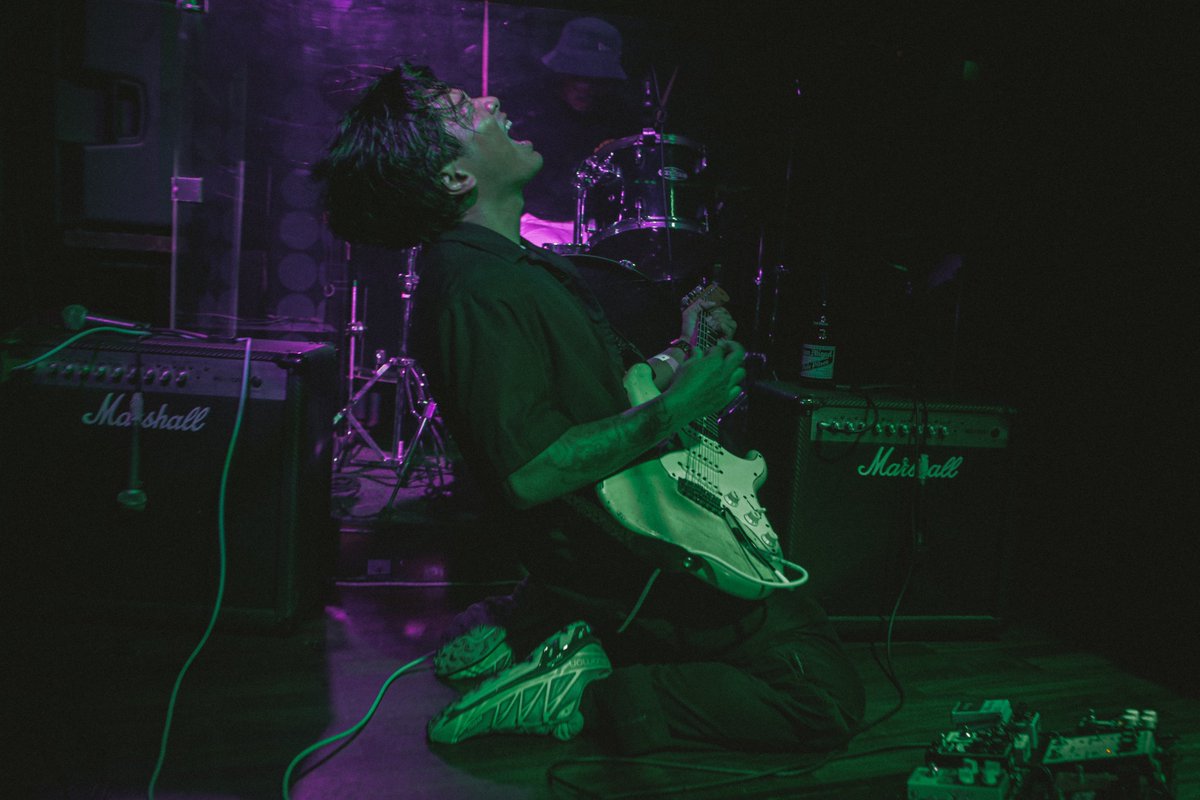 two unreleased videos for SOS goes live tonight 👀

people in our IG broadcast channel gets first dibs to see it!

🤔