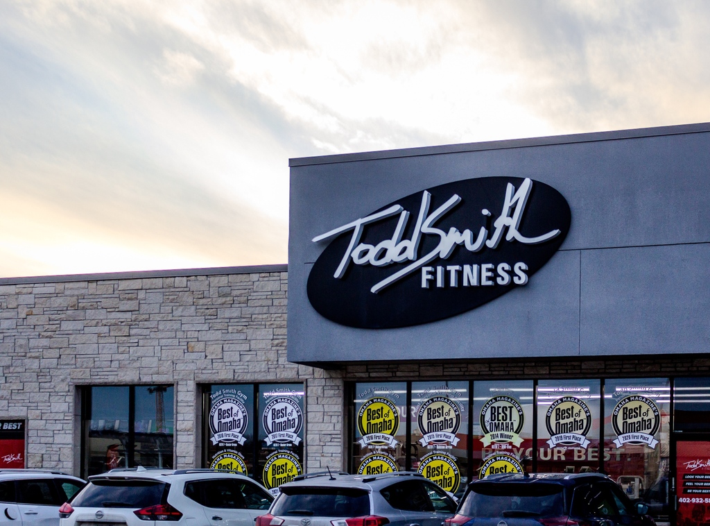 ToddSmithFit's tweet photo. The BEST way to start your day! 🌞

From the first light of dawn to the last rep you nail, we're here to lift not just weights, but spirits. Walk into a place where excellence is a standard and every workout is tailored just for you!
.
.
.
#RiseAndGrind 
#BestOfOmaha https://t.co/0HuOTSa4NM