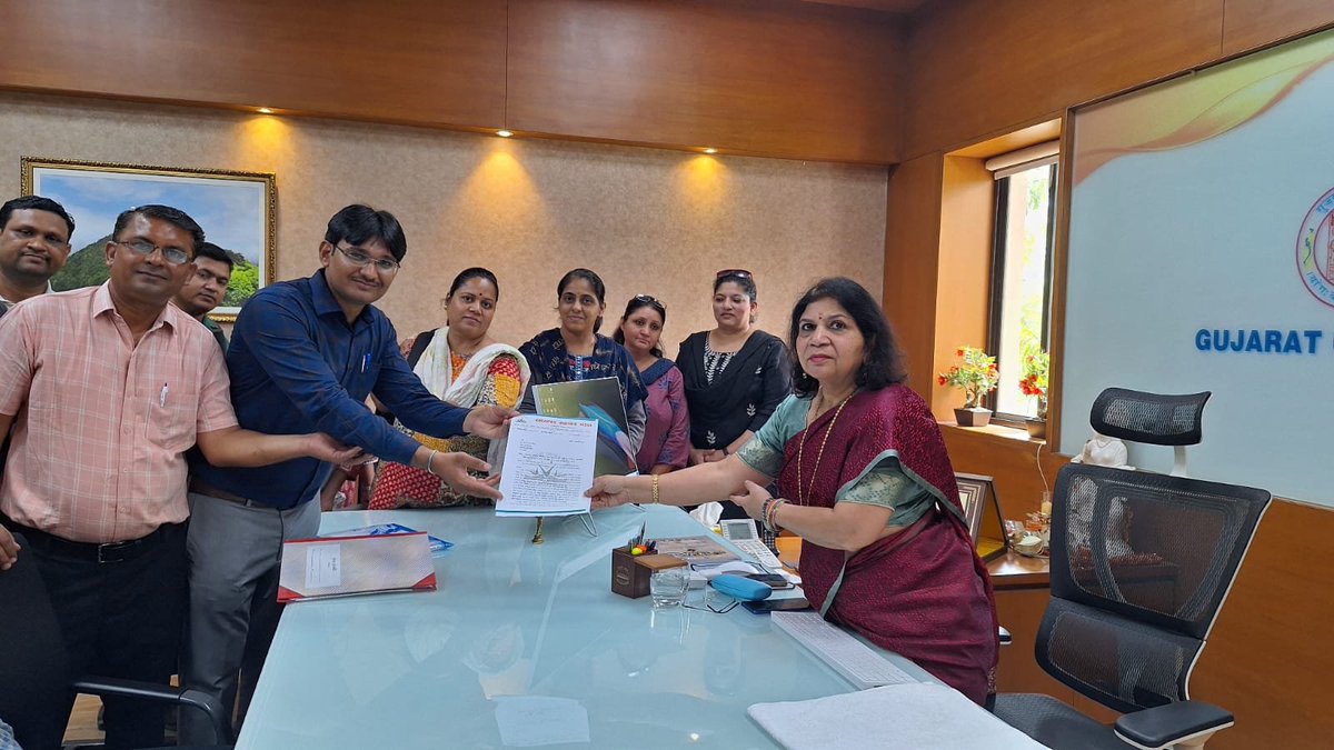 FixpayAdhyapak's tweet photo. અધ્યાપક સહાયકોના ફિક્સ પગાર માં વધારા બાબતે  @gujuni1949  ના કુલપતિશ્રીને આવેદનપત્ર આપવામાં આવ્યું.@CMOGuj @Bhupendrapbjp @irushikeshpatel @KanuDesai180 @PMOIndia @prafulpbjp @BJP4Gujarat @navgujaratsamay @Divya_Bhaskar @gujratsamachar @timesofindia @sandeshnews @IndianExpress https://t.co/XodBqQMThI