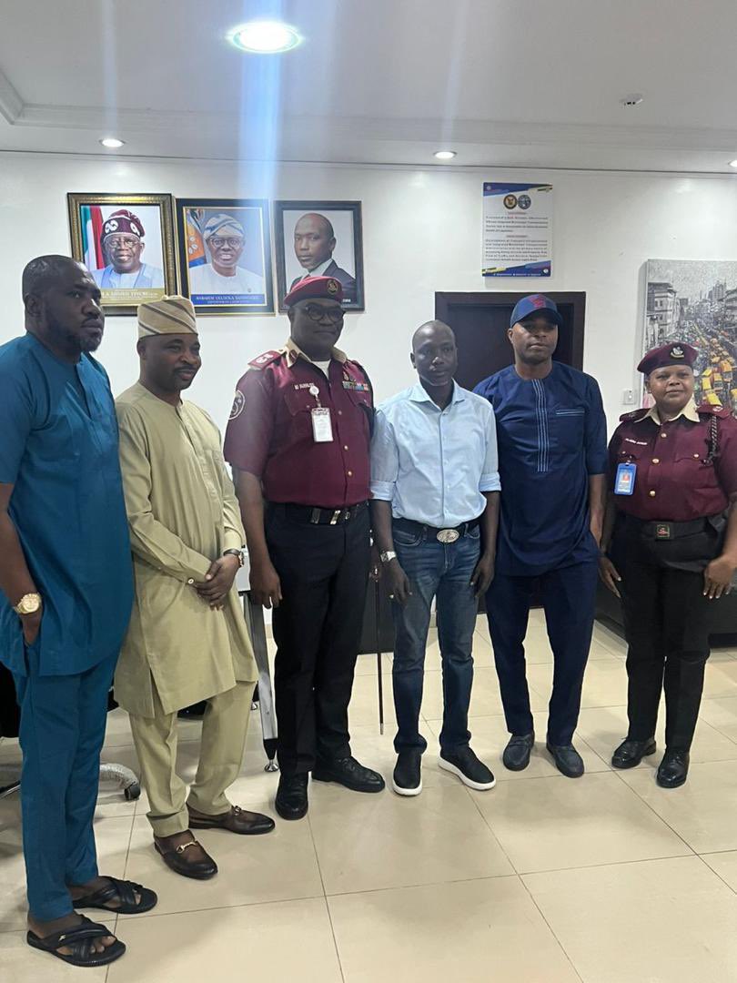 The leadership of the National Union of Road Transport Workers (NURTW) paid a visit to me to discuss their readiness in working with @lagosMOT1 to reduce public transportation fares in line with Mr. Governor's @jidesanwoolu transportation palliative for commuting Lagosians. In…