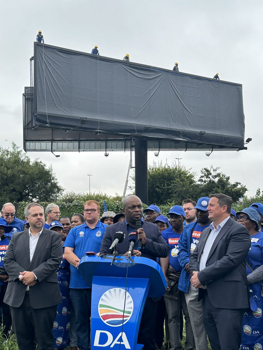 SollyMsimanga's tweet photo. The message is clear - to crush corruption, you need to vote it out. 

#RescueGauteng 
#RescueSA https://t.co/6M5XD6d5hg