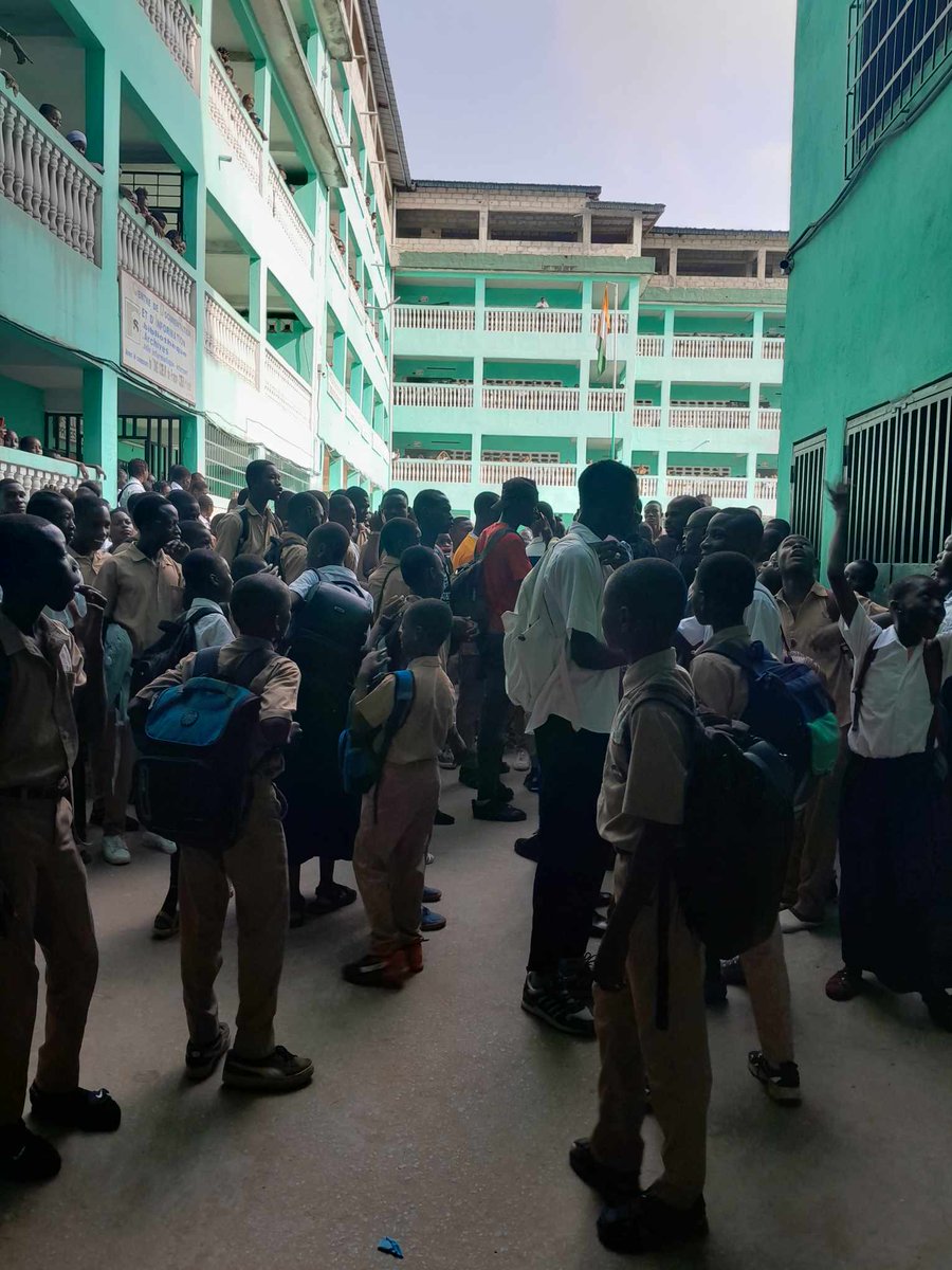 HANN 🇨🇮

Arrêt des cours dans plusieurs lycées et collèges d'Abidjan. 
FESCI

#CIV225