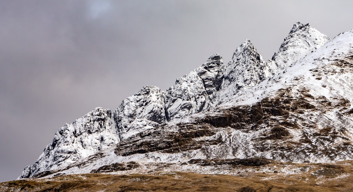 Pinnacle Ridge, Sgurr-nan-Gillean yesterday afternoon.

 #isleofskye #landscapelovers #scottishlandscapes #uklandscapes #explorescotland #scottishhighlands #scotlandlover   #thisisscotland #yourscotland #StormHour #scotlandisnow #scottishholiday #hiddenscotland #thisisscotland