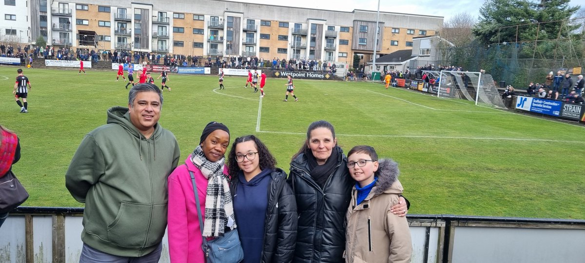 A big thank you to @pollokfc  for inviting our team along to their match on Saturday ⚽️

We are looking forward to working with the club more over the coming months.

#localcommunity #communitysupport #becausechildhoodcantwait