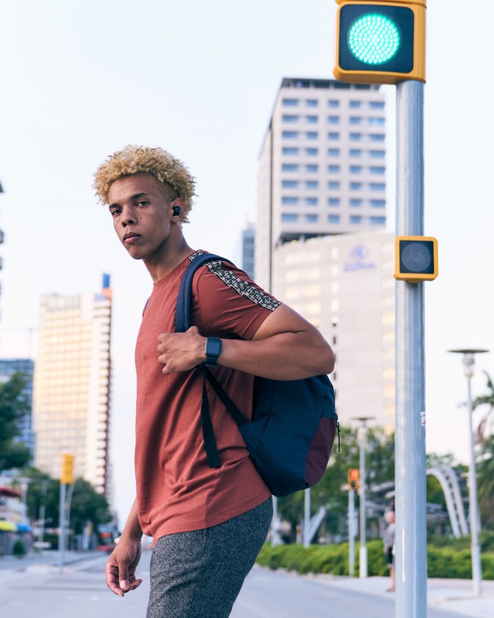 ¿Le seguimos el ritmo a tu día a día?
Monitoriza tu día a día y controla cada aspecto con precisión: ritmo cardíaco, consumo calórico, distancia recorrida y horas de sueño profundo. 😴🏃🏻‍♂️
Con el #FitlifeWATCH. ¡Qué no se te escape nada!

sunstech.com/es/wearables/3…