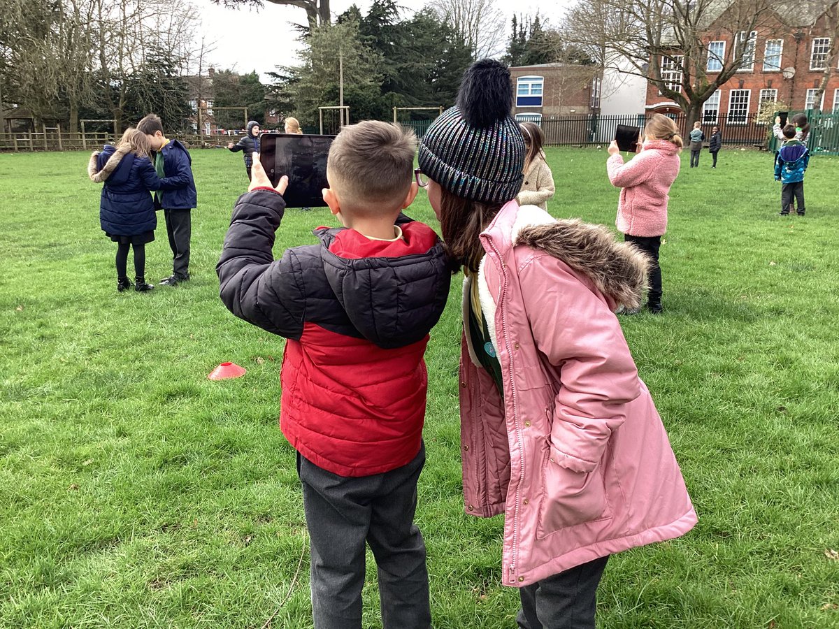 Year2Markeaton's tweet image. Acer Class have been learning how to be digital photographers. We’ve learnt what makes a good photo, how to focus and zoom in and how to delete or retake photos. We practiced taking photos outside. 💪💚🧠#MPSComputing