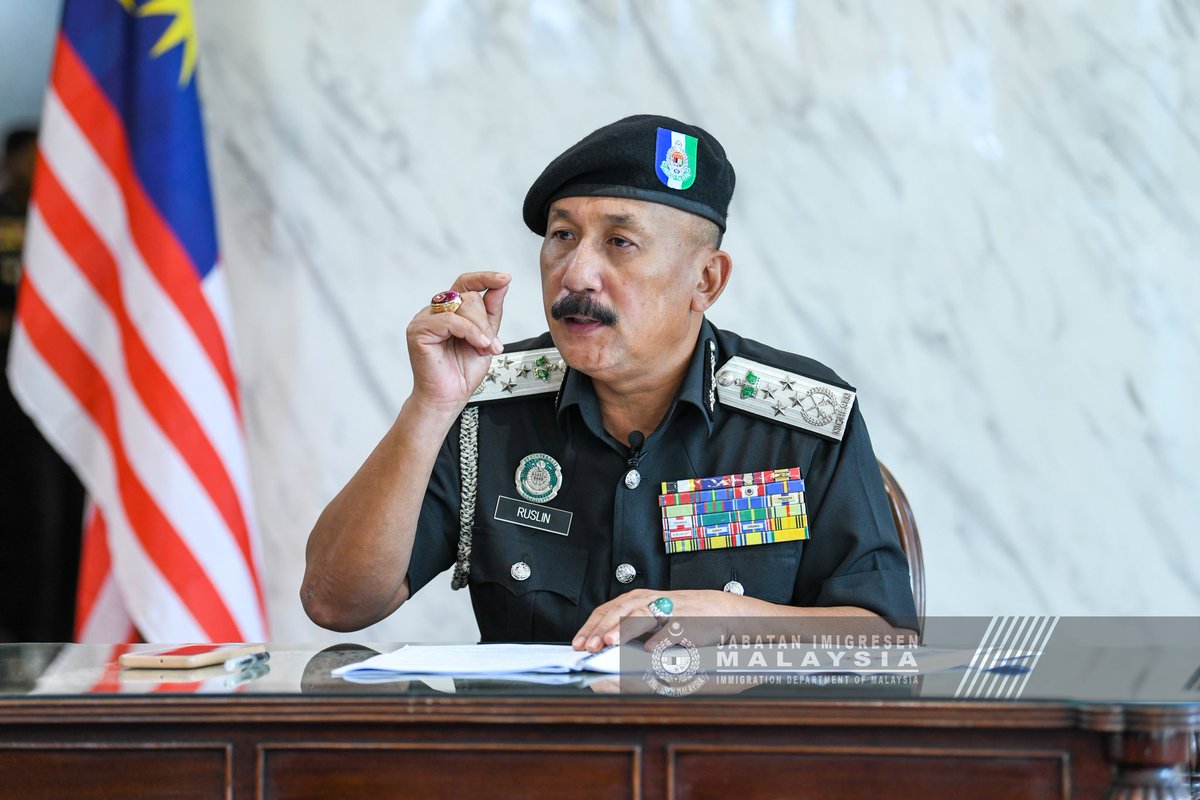 PUTRAJAYA, 27 Februari 2024 – Sesi temu bual wartawan BERNAMA bersama Dato' Ruslin bin Jusoh, Ketua Pengarah Imigresen di Ibu Pejabat Jabatan Imigresen Malaysia, di sini hari ini.

facebook.com/share/p/t6CMWJ…