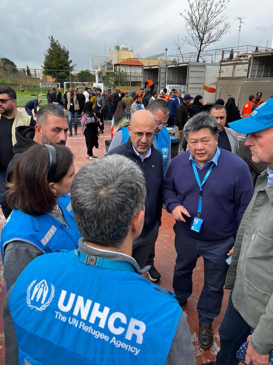 UNHCRLebanon's tweet photo. المحطة الثانية: حبّوش، النبطية حيث عرض فريق المفوضية على الوزير @nasseryassin والمحافظ @turk_dr67805 عملية توزيع مواد الإغاثة للنازحين في جنوب 🇱🇧.
شدد الوزير على اهمية جهود المفوضية "ان التعاون مع المفوضية بالتنسيق مع مكتب محافظة النبطية اساسي للسعي قدماً في تقديم الدعم للنازحين" https://t.co/4wUhQbsqzk