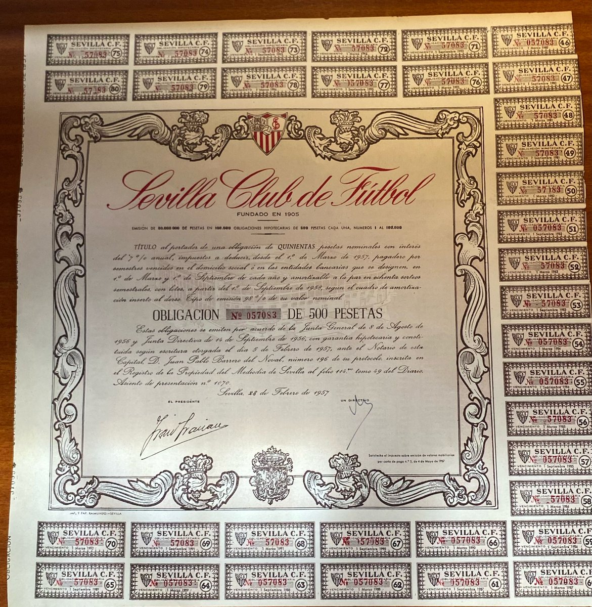 sfcbic's tweet photo. Tal día como hoy hace 124 nació Juan Pablo Barrero jugador del @SevillaFC que posteriormente firmaría como notario la escritura para las obligaciones con las que el #Sevillismo, sin más ayuda que su afición, levantaría el Sánchez-Pizjuan
Apoya #SFCBIC 
https://t.co/NYymfNEGVW https://t.co/bUHHaVHULT