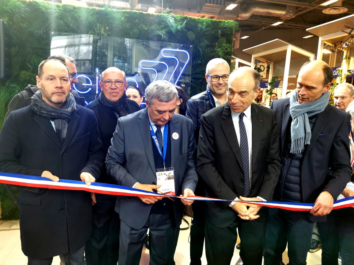 #SIA2024 ✂️Inauguration du stand de la Seine-et-Marne à la 60e édition du @Salondelagri. Le Président du Département de Seine-et-Marne, @Jf_Parigi, a inauguré le stand de la Seine-et-Marne (Pavillon 3 stand 3B058), en présence de @jf_cope, maire de @Villedemeaux, Olivier…