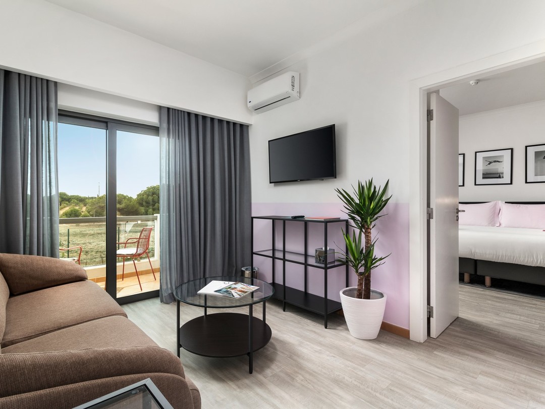 Who here loves the winter season? We absolutely love those winter mornings in our cosy rooms 🤗 Book direct with us for a variety of benefits! 🙌 

🔗 themagnoliahotelqdl.com
