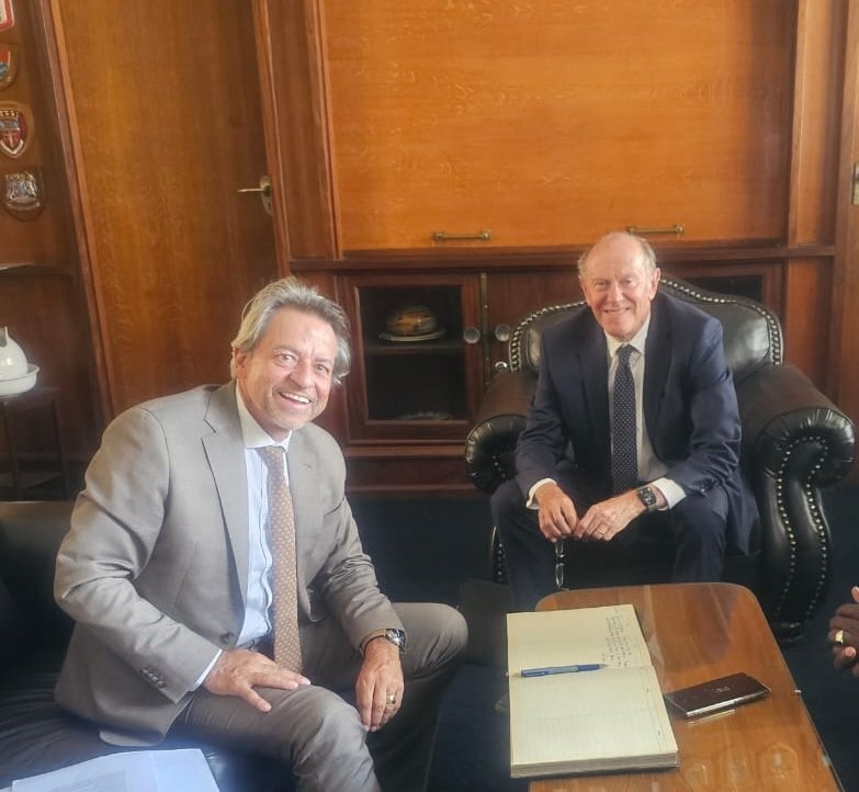 In my meeting with the Mayor of @CityofBulawayo His Worship @DavidColtart, I was deeply concerned to learn about the severe water shortage gripping Bulawayo. The outlook for the City of Kings seems to be alarming.