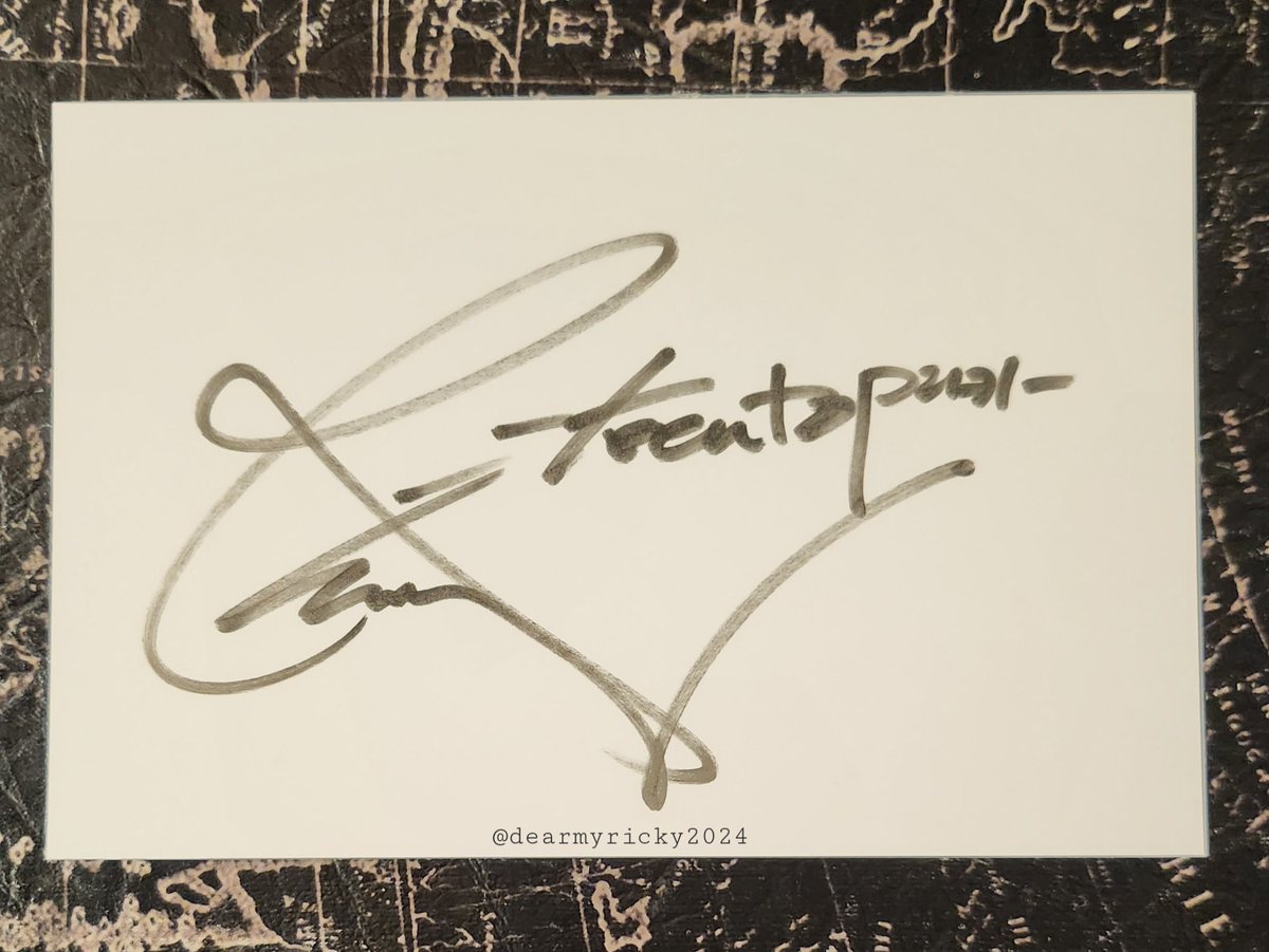 생일카페 마감하고 정리중이었는데 어떤 효자의 방문...🥹

다시 한 번 생일 축하해🫠💕