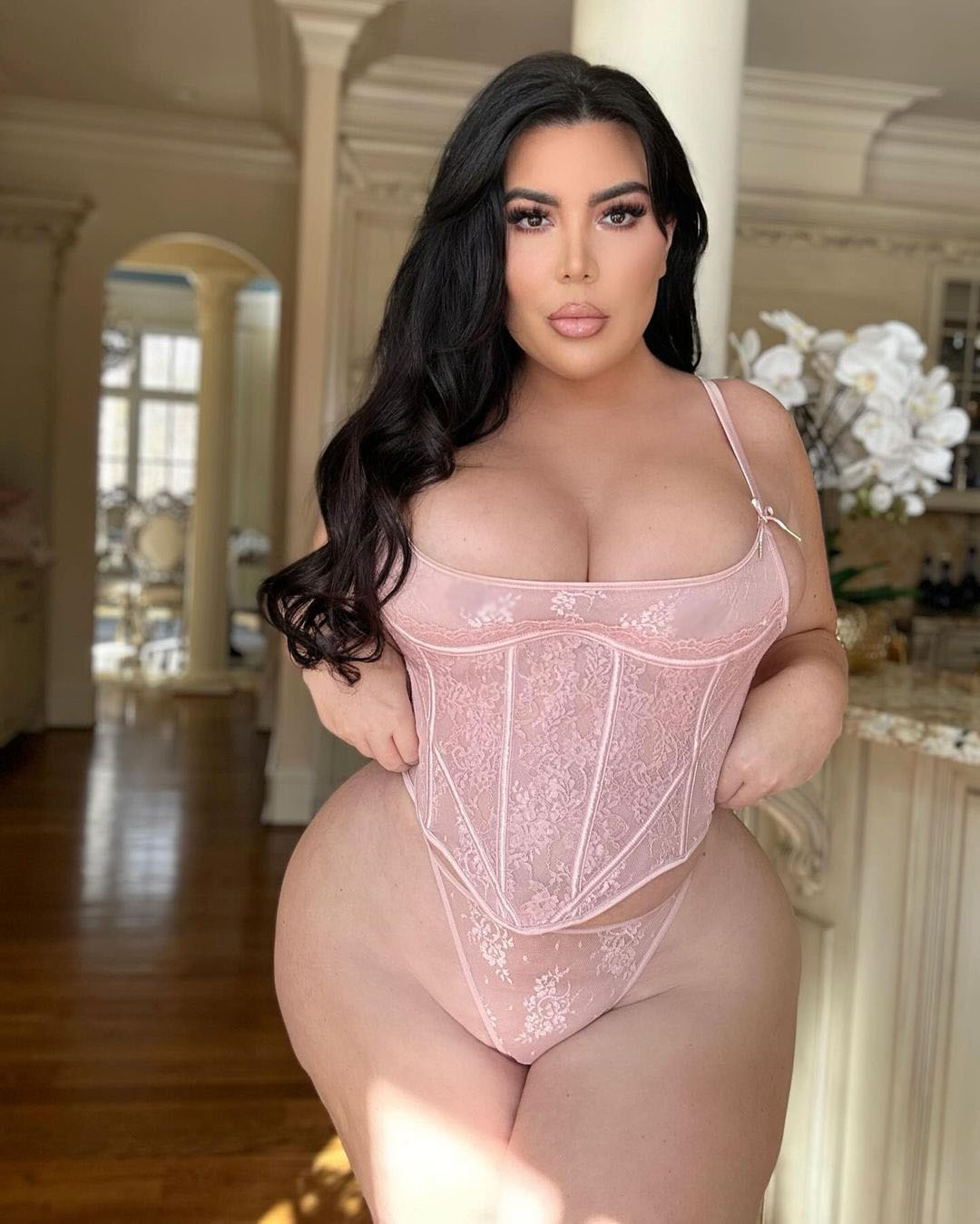 Daily Star on X: Curvy model creates naughty naked illusion by slipping  into nude undies t.colB9NvrjAUo t.coCmDFhtNAdi  X