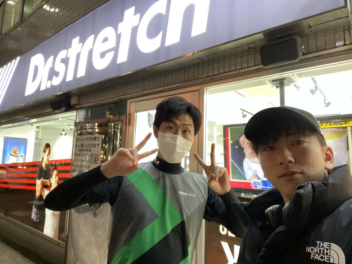 🐲今日の銀一🐲

宮井Tのストレッチ受けにきました😎

研修所から一緒店舗も一緒で、何気に長い付き合い！
場所は違えど、お互いがんばろーや💪

#d1wgp3
#ドクターストレッチ
#銀座一丁目店
#ピカイチ銀一
#ストレッチトレーナーはストレッチを欠かさない