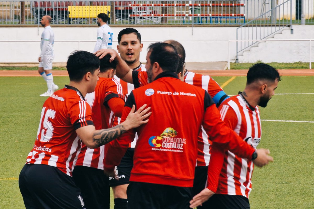 futbol_onubense's tweet photo. El mejor Atlético Calañas de la historia.

El equipo de @poncecar1 ha alcanzado los 44 puntos en Primera Andaluza, jamás había llegado a esa cifra en esta categoría.

Una historia que se podrá agrandar con la disputa de un play-off de ascenso a División de Honor. #Calañas https://t.co/r3AmV4y4sS
