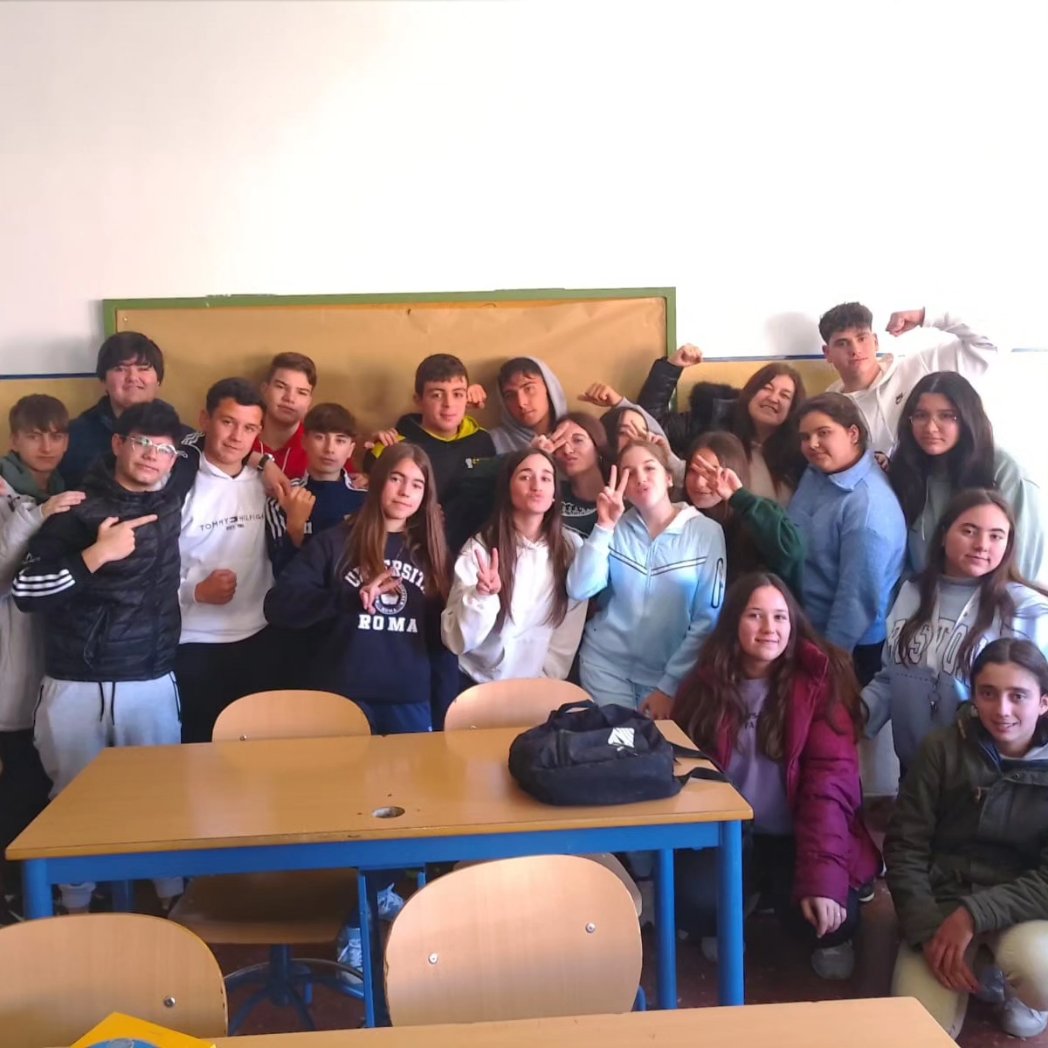 epdlsevilla's tweet photo. ¡Seguimos de visita por nuestros clubes de lectura! ✍️

Los jóvenes de La Campana y Osuna se divirtieron muchísimo con nuestra visita dinamizada y los juegos que propone nuestro programa.

¡Seguimos en la aventura de la lectura! 📚

#EPDL2024 #EPDL #ElPlacerDeLeer24 https://t.co/2ARIWwMHow