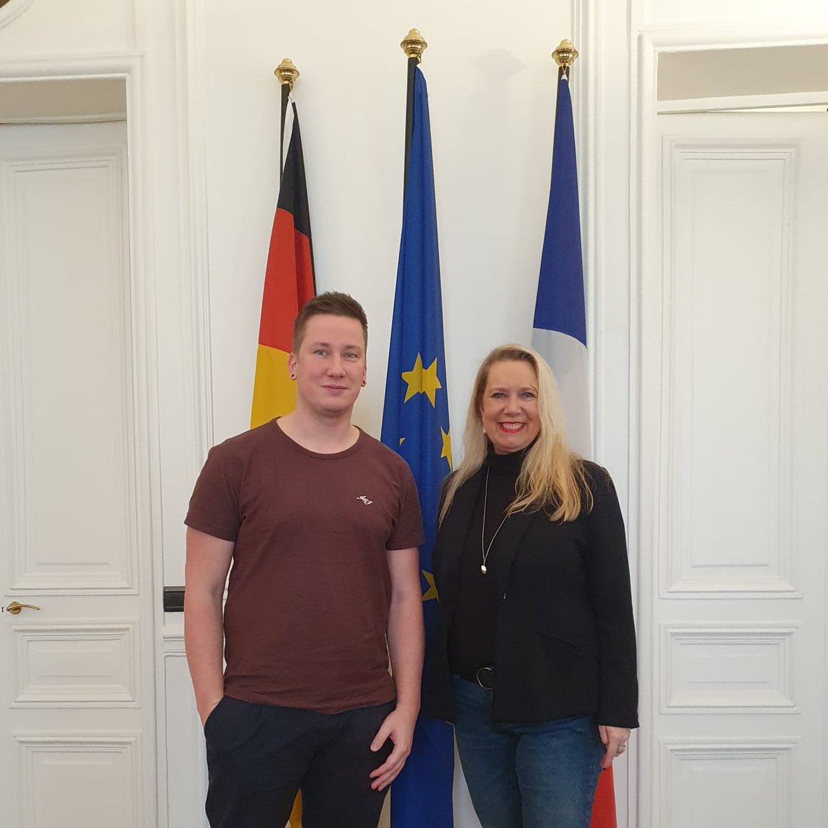 kasfrankreich (@kas_frankreich) on Twitter photo Heute hatten wir <a href="/tessmann_tim/">Tim Teßmann</a> im Büro zu Gast, um mit ihm über die französische Agrarpolitik und die Protestbewegung, aber auch über die gemeinsamen Herausforderungen der Landwirte in 🇫🇷 und 🇩🇪 zu sprechen. Vielen Dank für das interessante Gespräch und à bientôt ! Heute hatten wir <a href="/tessmann_tim/">Tim Teßmann</a> im Büro zu Gast, um mit ihm über die französische Agrarpolitik und die Protestbewegung, aber auch über die gemeinsamen Herausforderungen der Landwirte in 🇫🇷 und 🇩🇪 zu sprechen. Vielen Dank für das interessante Gespräch und à bientôt !