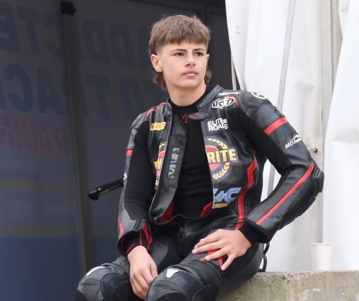 Brutal Cameron Dunker.

A sus 16 años debutó en Superbike este fin de semana, en el ASBK. Se encuentra octavo en el campeonato después de tres carreras🙌🏻