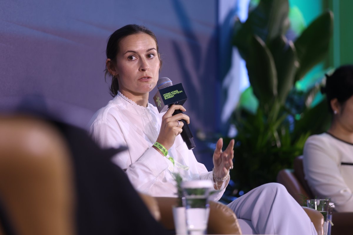 The all-female 'Tokenizing the Environment' #HKGreenFinTechSummit panel discussed Hong Kong's pioneering leadership in tokenized green bonds💪. Georgina Lok (@hkmagovhk) noted demo projects displayed feasibility. Luying Gan (@HSBC_HK) emphasized multi-currency issuances expanded…