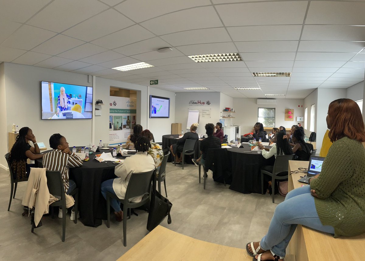 This week I am joining the @womhub @RAEngGlobal Africa Innovation Fellowship bootcamp, held at WomHub HQ in Joburg. 25 incredible female founders from across the African continent are participating, all with STEM businesses that are addressing development challenges.