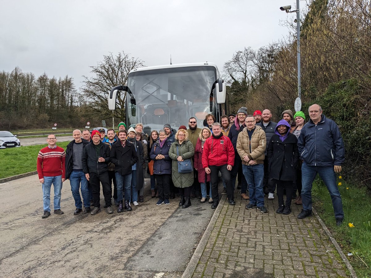 Ar y ffordd i'r Senedd i brotestio yn erbyn y  toriadau. On our way to the Senedd to protest against the cuts. #AchubEinTreftadaeth #SaveWelshHeritage <a href="/PCS_Wales/">PCS Wales</a> <a href="/pcs_union/">PCS Union (pcs.org.uk)</a> <a href="/PCS_LlGC/">PCS_LlGC</a> <a href="/prospectnlw/">@ProspectNLW</a> <a href="/ProspectLlGC/">ProspectLlGC</a> <a href="/prospect_uk/">Prospect</a>