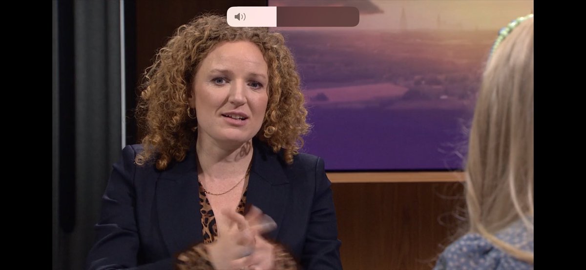 Rosa Lund i Deadline: “Lad os nu holde op med at lave denne her falske modsætning mellem klassepolitik og identitetspolitik, fordi det er faktisk noget, højrefløjen har fundet på”. 

Ved du hvem på højrefløjen, der har fundet på den falske modsætning? Og evt. hvad det betyder?