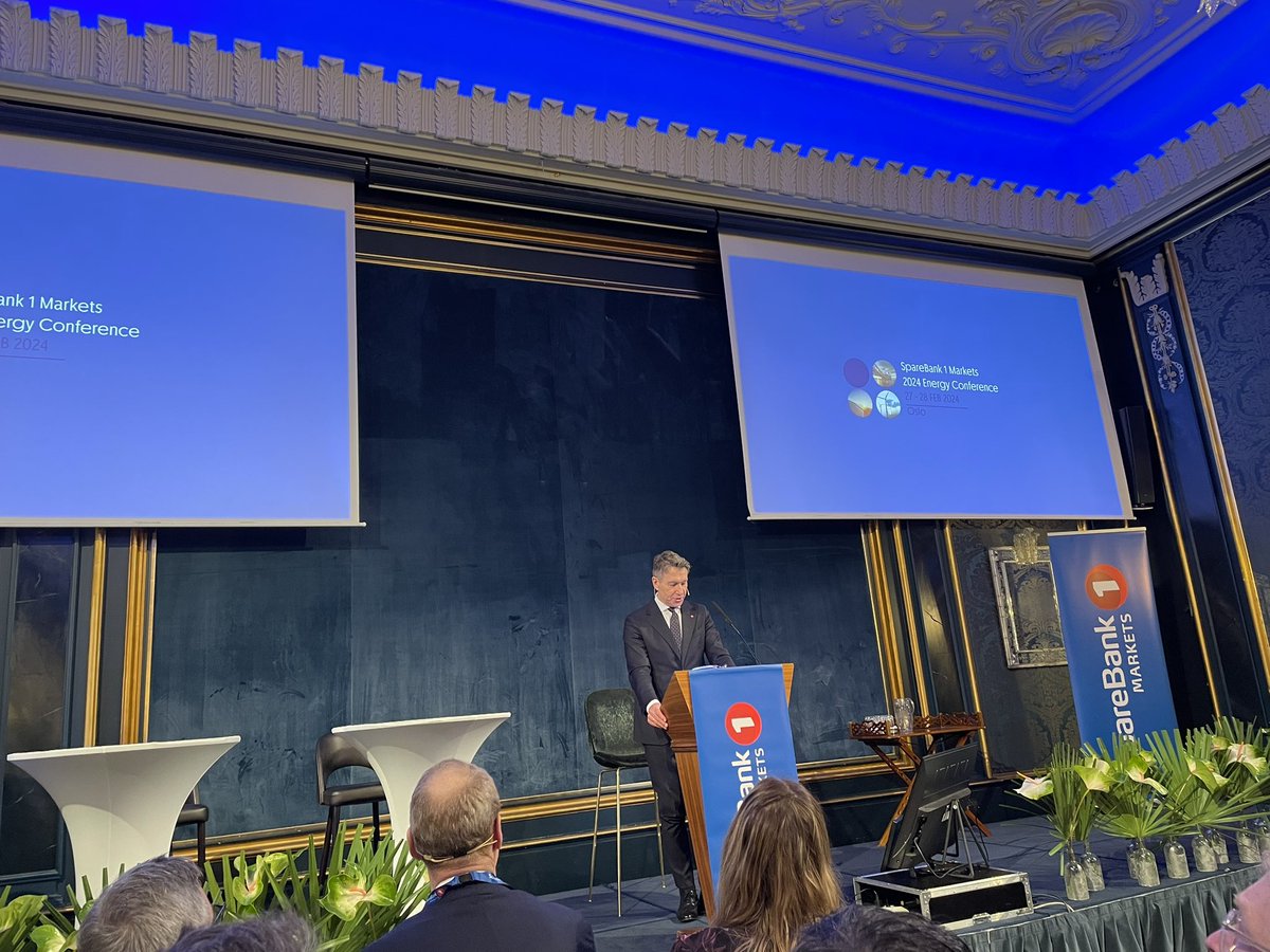 SjoerdJSmit's tweet photo. 🇳🇴Minister of Energy, Terje Aasland kicks off @SpareBank1_no 2024 #energy conference with a clear message: invest in #renewable energy = investing in the future. Looking forward to further enhancement of 🇳🇱🇳🇴cooperation in #EnergyTransition @NLinNorway @GusAlexndr @energidep https://t.co/hEger7bLw7
