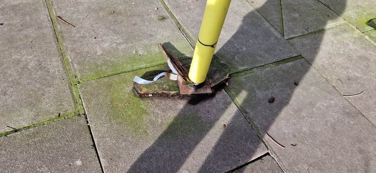 We don't think this is very safe <a href="/TowerHamletsNow/">Tower Hamlets Council</a>. However we understand this scaffold has been safety-checked on a weekly basis and left as it is for months, so perhaps you think it's just fine?  

What do you think <a href="/H_S_E/">Health and Safety Executive</a> ?