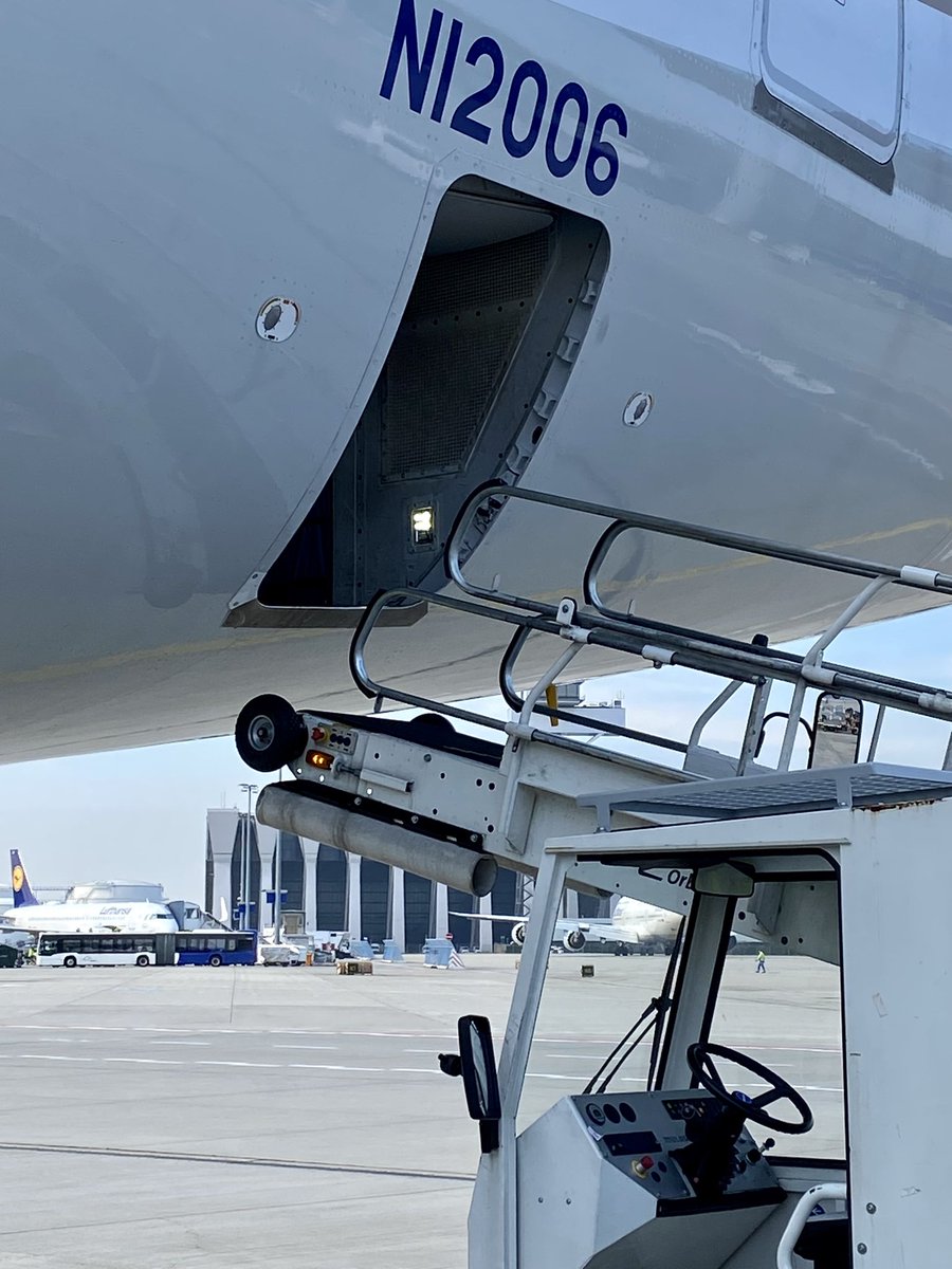 p_prause's tweet photo. Departure Mocha finding - safety rail not in use!! Let’s add that to our briefings . @AOSafetyUAL #teamfra @flyingphilipp @UKraft2 @AndreaNPunited https://t.co/P88JEFJcgm