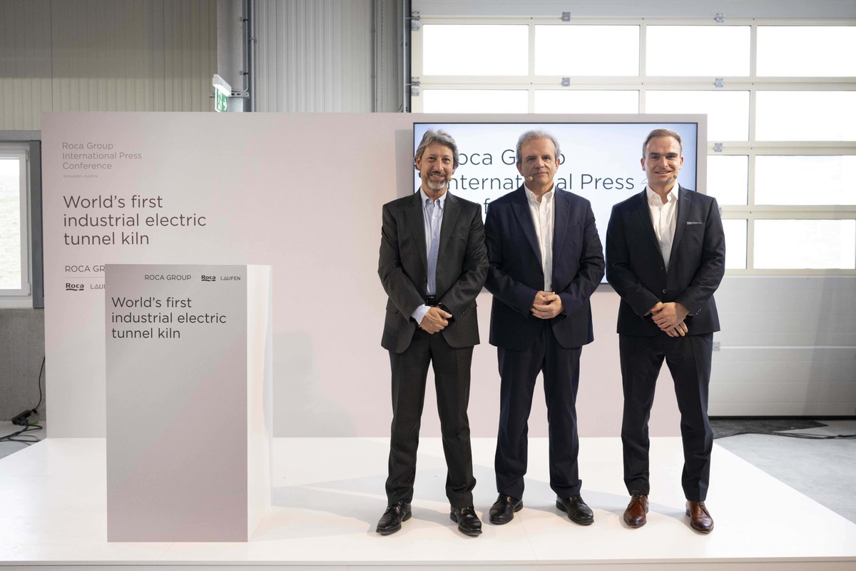 ainatugas's tweet photo. Few weeks ago we were in Austria with #RocaGroup, witnessing and communicating one of the milestones in recent industrial history: the inauguration of the first electric kiln for sanitaryware. A new era of decarbonisation is born🌍
Grateful &amp; joyful!
@KreabEspana 🔝🚀 https://t.co/6HwQ6aYKq1