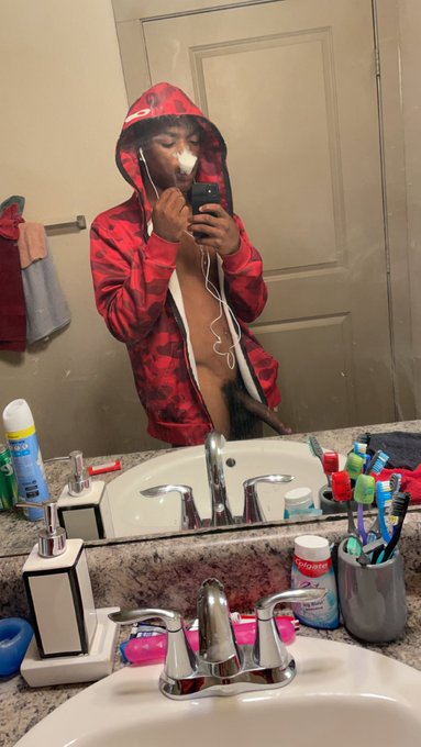 Which one better LEFT OR RIGHT https://t.co/XfUDKKQFvz