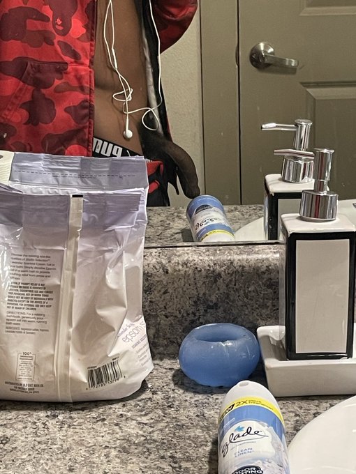 Which one better LEFT OR RIGHT https://t.co/XfUDKKQFvz