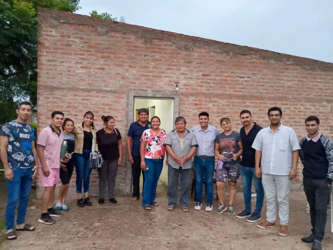 MinGobyJusCH's tweet photo. 🗣 El subsecretario de Pueblos Originarios, Daniel Ramirez, visitó las localidades de Las Palmas, La Leonesa, La Eduvigis y General San Martin, donde mantuvo  reuniones con distintos sectores de la comunidad. https://t.co/LBjG3h8bgS