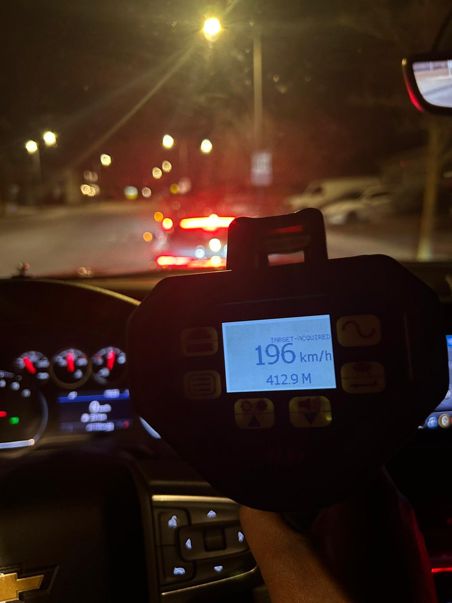 An #AuroraOPP officer stopped 2 vehicles racing at 196 kph on #Hwy427 NB/ Langstaff. A 23-yr-old male and a 28-yr-old male, both from Mississauga charged #StuntDriving & #CarelessDriving. Each got a #14DayVehicleImpound,  #30DayLicenceSuspension & a date in court. ^nm