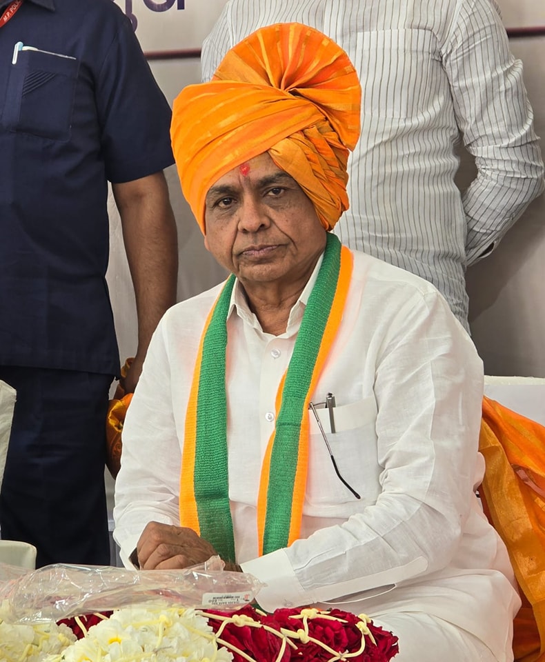 पूर्ण विजय संकल्प हमारा,
अनथक अविरत साधना।
निषिदिन प्रतिपल चलती आयी,
राष्ट्रधर्म आराधना।।