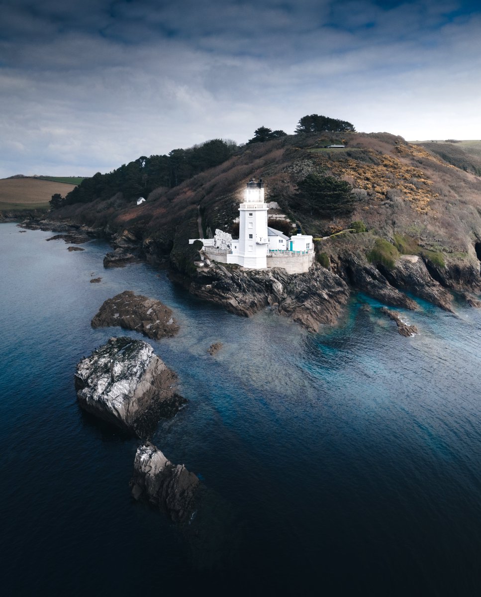 A moody shot of St. Anthony's lighthouse perched at the entrance to Falmouth harbour.. 🚢 📸 Image credit: Liam Alford #lovefalmouth #lighthouse #stanthonys