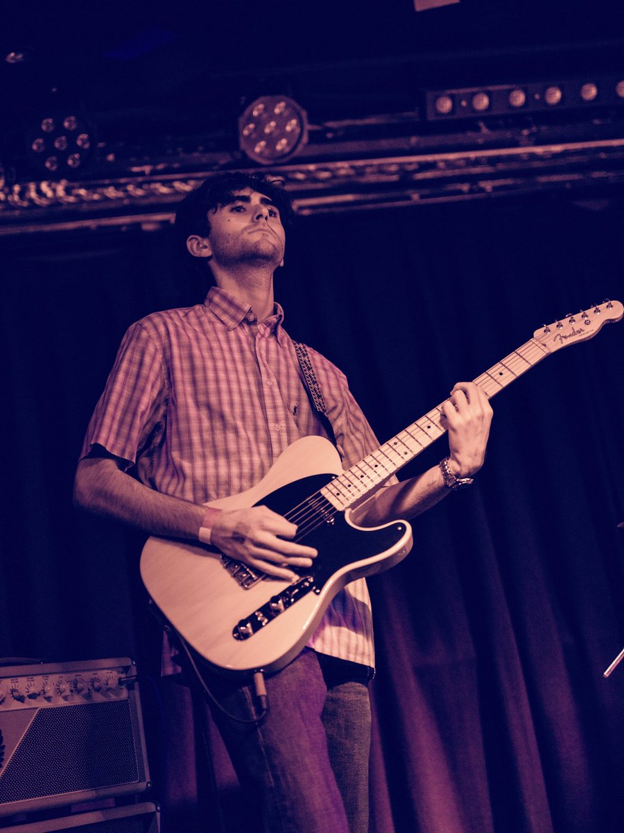 ryanchanguitar's tweet photo. Visited the capital with the Tilly Louise gang. 

📸: Etsie Joy

#music #sessionmusician #london #liverpool #londonmusic #freelance #guitar #guitarist #sessionguitar #tour #touringmusician @VictoryAmps https://t.co/13FhkkW2n9