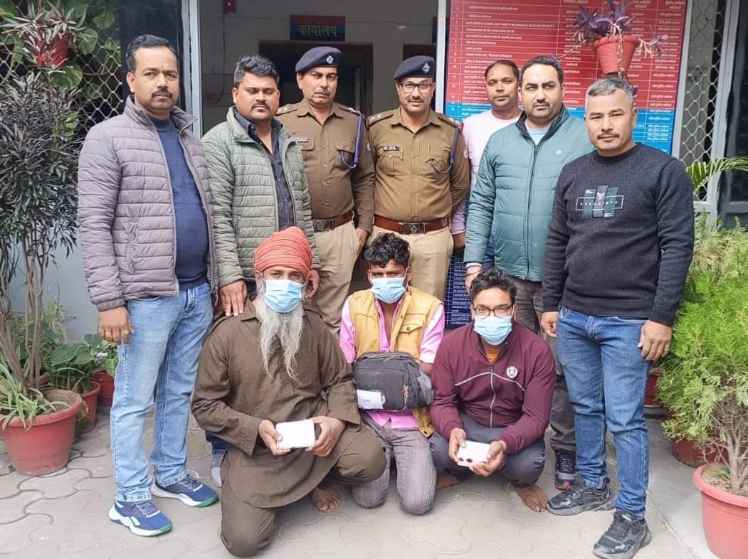 माननीय मुख्यमंत्री जी के वर्ष 2025 तक 'ड्रग्स फ्री देवभूमि' के मिशन के साथ आगे बढ़ते हुए नैनीताल पुलिस ने 03 नशा तस्करों चरणजीत सिंह, मनीष कुमार, व रिंकू कश्यप को लगभग 20 लाख कीमत की 223 ग्राम स्मैक के साथ गिरफ्तार कर जेल भेजा।

#UttarakhandPolice
#DrugsFreeDevbhumi