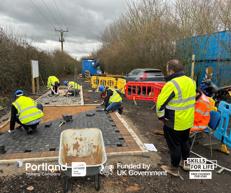 PortlandTrainCo's tweet image. Our Fast Track to Construction course can help you gain essential skills to proceed to getting your green CSCS card!

Click the link below 👇if you want to find out more about this!

bit.ly/3RzbuYY 

#construction #greencscscard #constructioncourses #jobseekers