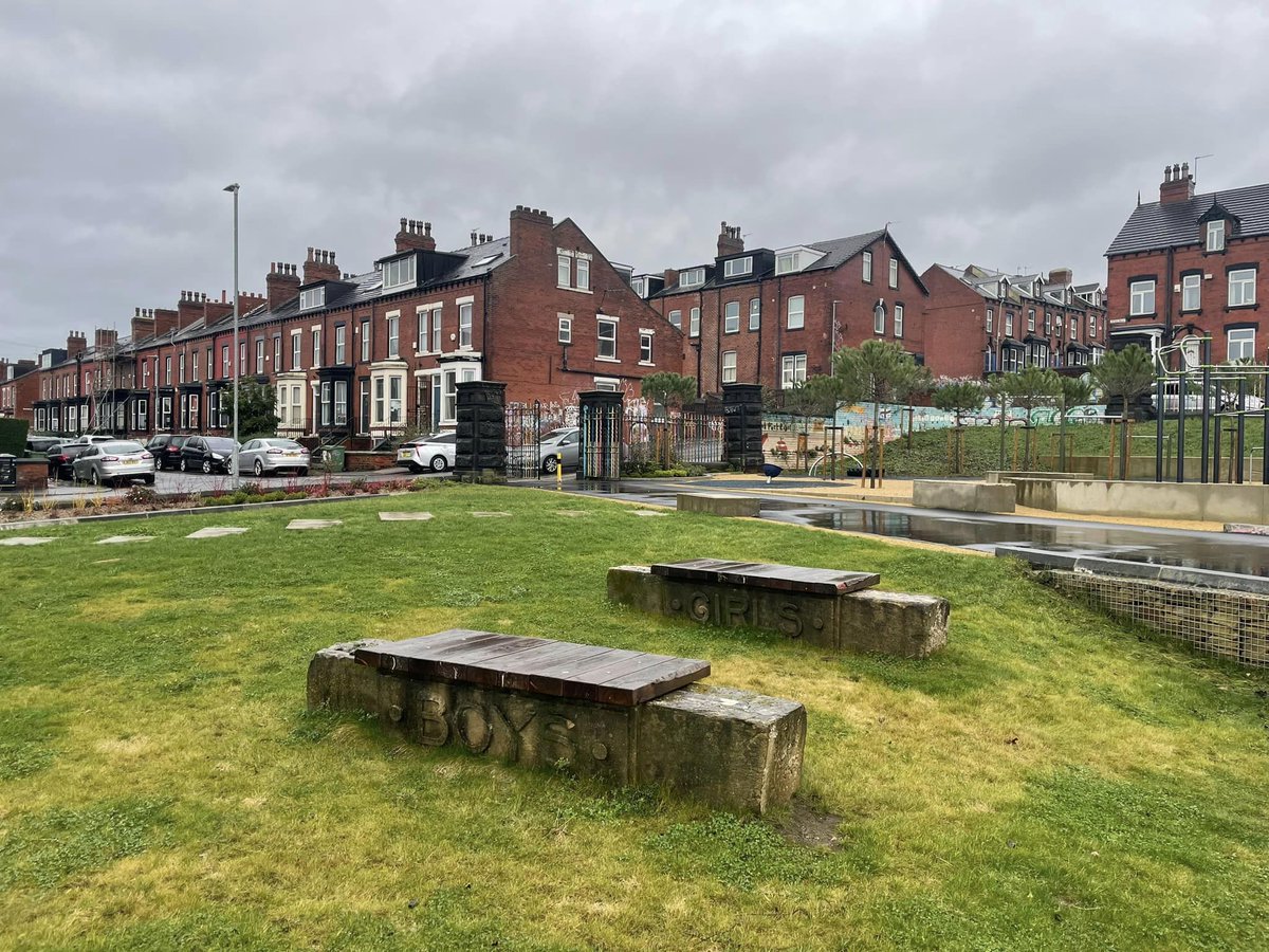 Hyde Park’s new #RoyalPark has officially opened! 🌳

On the former site of #RoyalParkSchool, it will provide residents with vegetable growing beds, a fruit orchard and outdoor gym facilities.

Find out more 👇 
orlo.uk/zwDeG