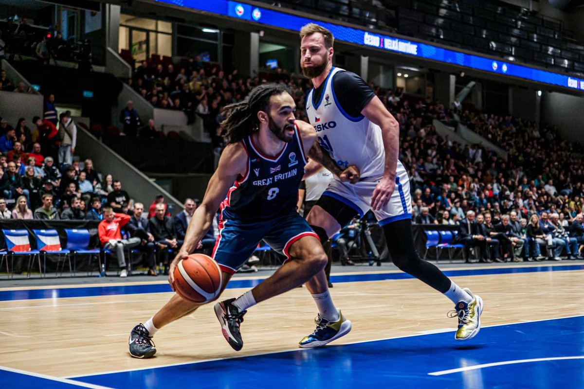 Not a bad night in Pardubice 🇨🇿💪🏻
#Eurobasket #CZbasketball #IAMFamily <a href="/VojtaHruban/">Vojta Hruban</a> <a href="/ondrasehnal19/">Ondřej Sehnal</a> <a href="/TKyzlink/">Tomas Kyzlink</a> Martin Kriz