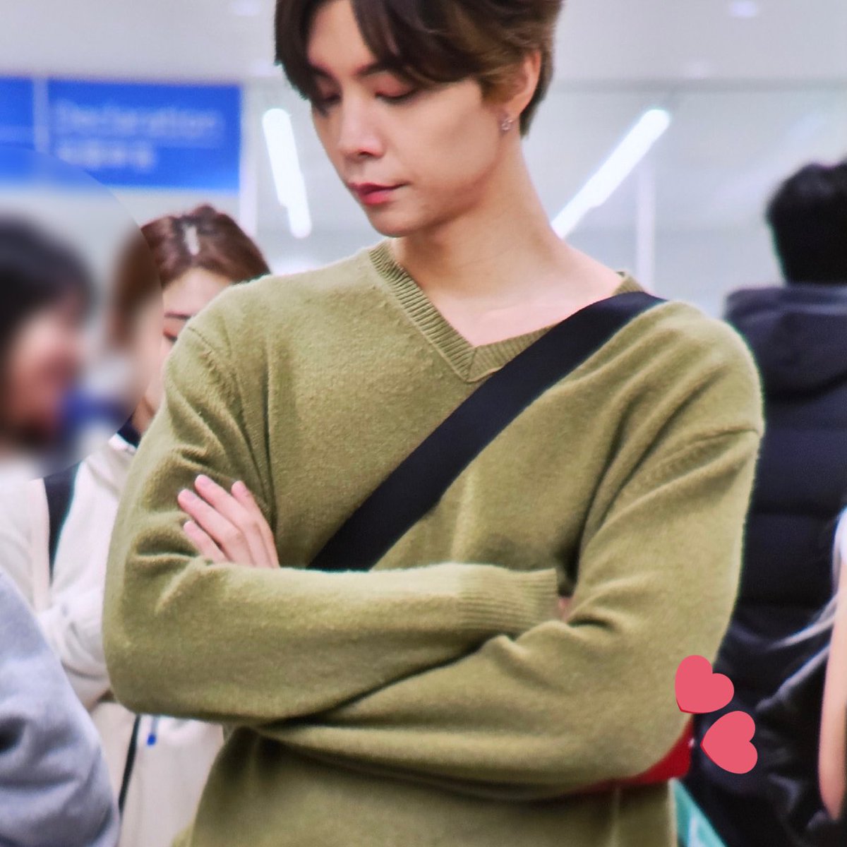 johnmarkzone's tweet image. different schedules but same old passport wallets &amp;lt;3