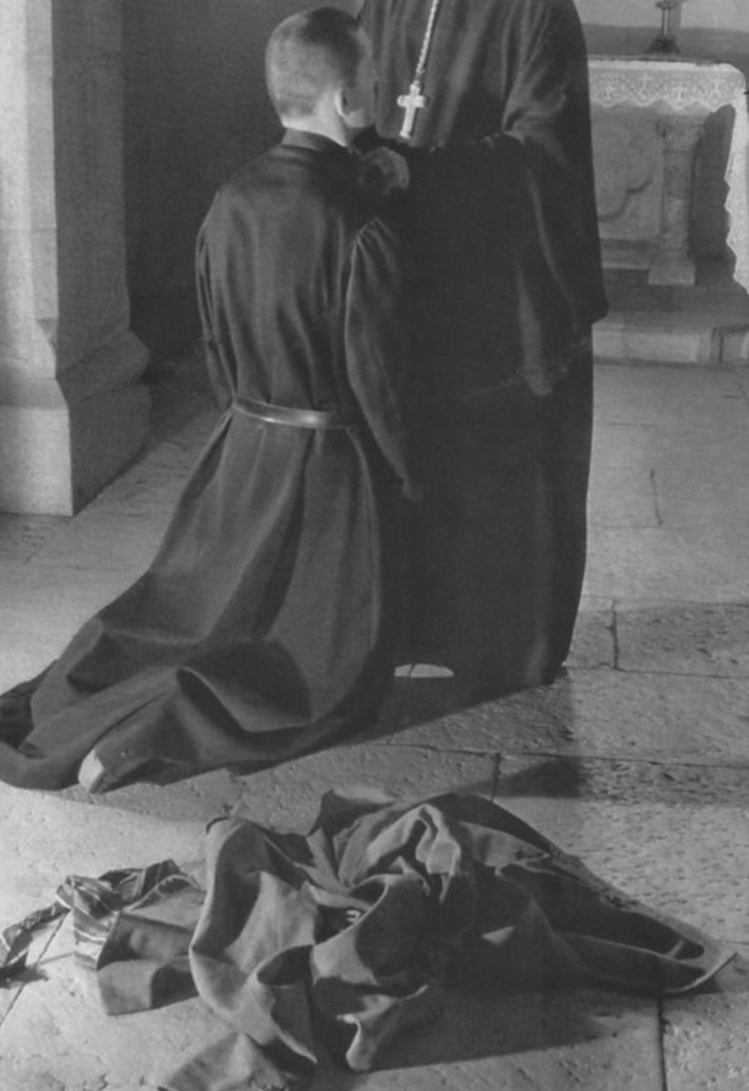 PrologueOpera's tweet image. A story isn’t only communicated by its characters but also by its look &amp;amp; feel! Cue our Production #Designer Viva Halton Wright -“to add the fair isle patterning to Chris’ knitting as he directs the opera”. Can’t wait! #Sneakpreview

#becomingtosca #opera #theatre #CostumeDesign