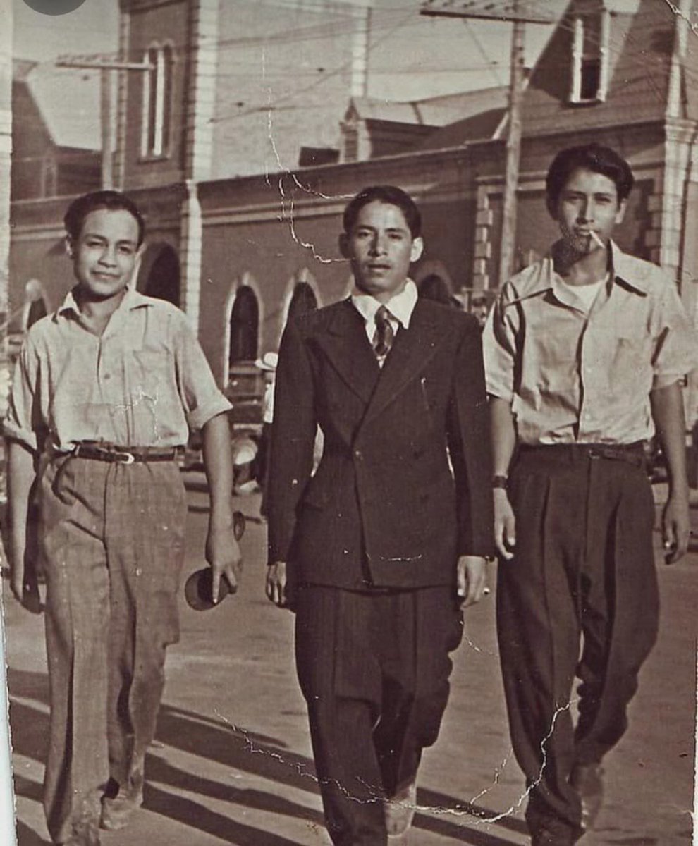 PrologueOpera's tweet image. A story isn’t only communicated by its characters but also by its look &amp;amp; feel! Cue our Production #Designer Viva Halton Wright -“to add the fair isle patterning to Chris’ knitting as he directs the opera”. Can’t wait! #Sneakpreview

#becomingtosca #opera #theatre #CostumeDesign