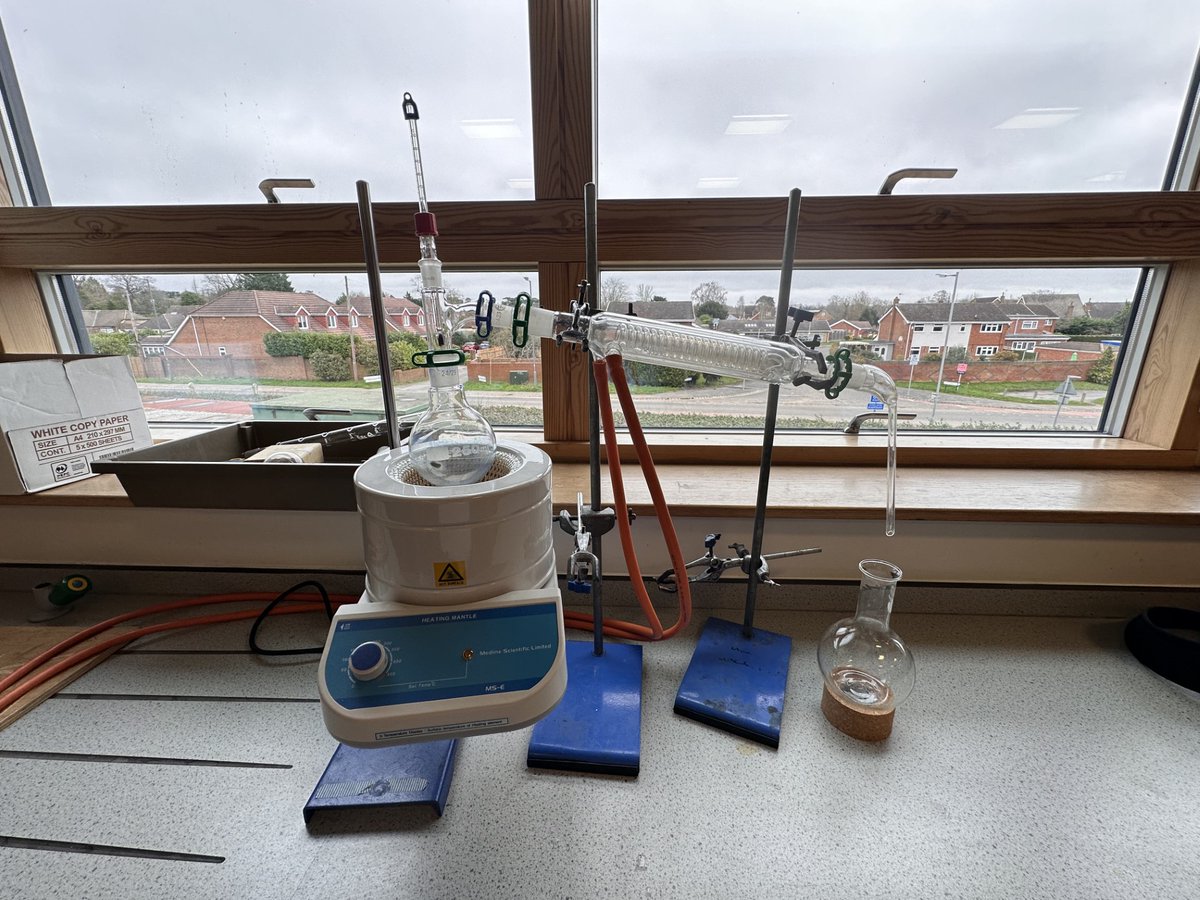 Wexham_School's tweet photo. Recently our Year 8 #Science department have been training up the #scientists of the future and developing their knowledge about the separation technique, this involved a #practical #eperiment exploring Distillation. https://t.co/A8yAHeoZlQ
