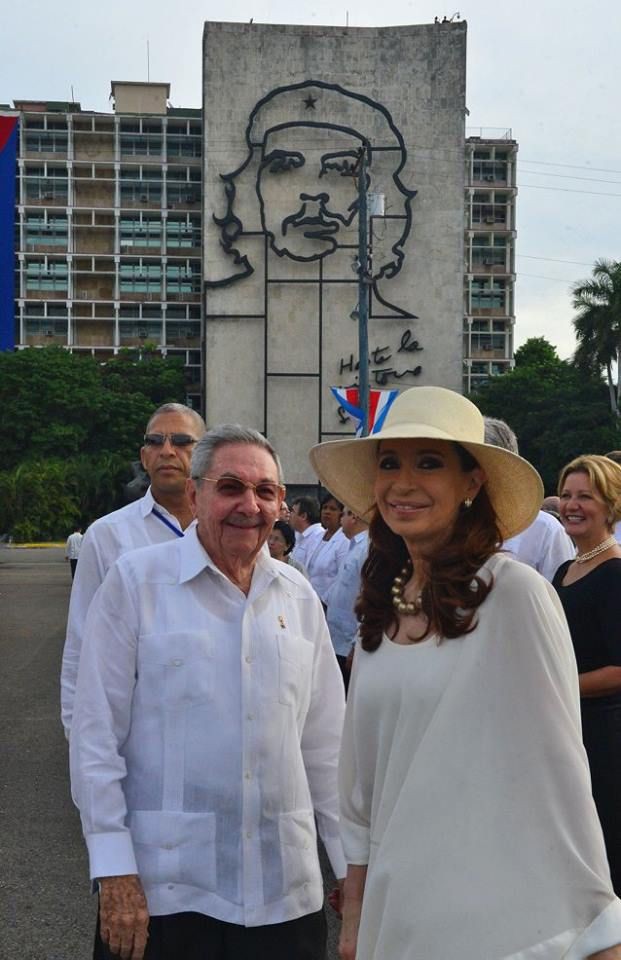 “Es mejor morir de pie que vivir de rodillas”. ...Che 

Feliz Martes Twitter@S. Y
Hasta la Victoria Siempre 🇨🇺♥️

¿Dónde están los Antiimperialistas de ésta mañana? 👍
