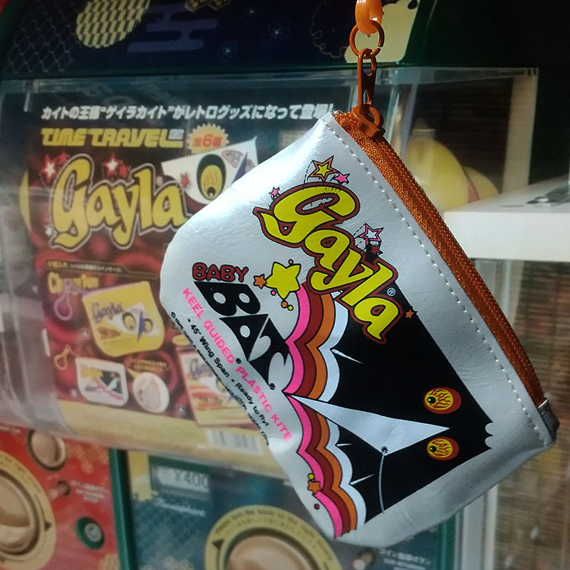 tinypoool's tweet photo. カイトの王様"ゲイラカイト"の
レトログッズコレクション!
#Gayla
#timetravelseries
#ゲイラカイト #タイムトラベルシリーズ
#changepurse
#コインケース
#ガチャガチャ
#capsuletoy https://t.co/M0fvK7IOYm